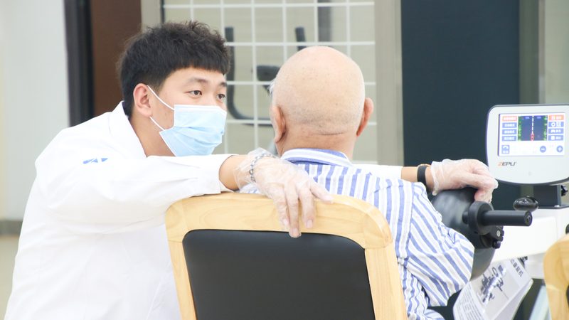 成都医养结合床位价格揭秘：如何选择合适的护理方案**